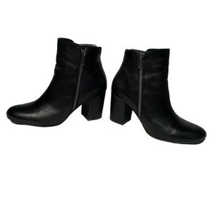 Lucky Brand Like New Size 9.5 Sexy Womens Black Leather Booties Inner Side Zip
